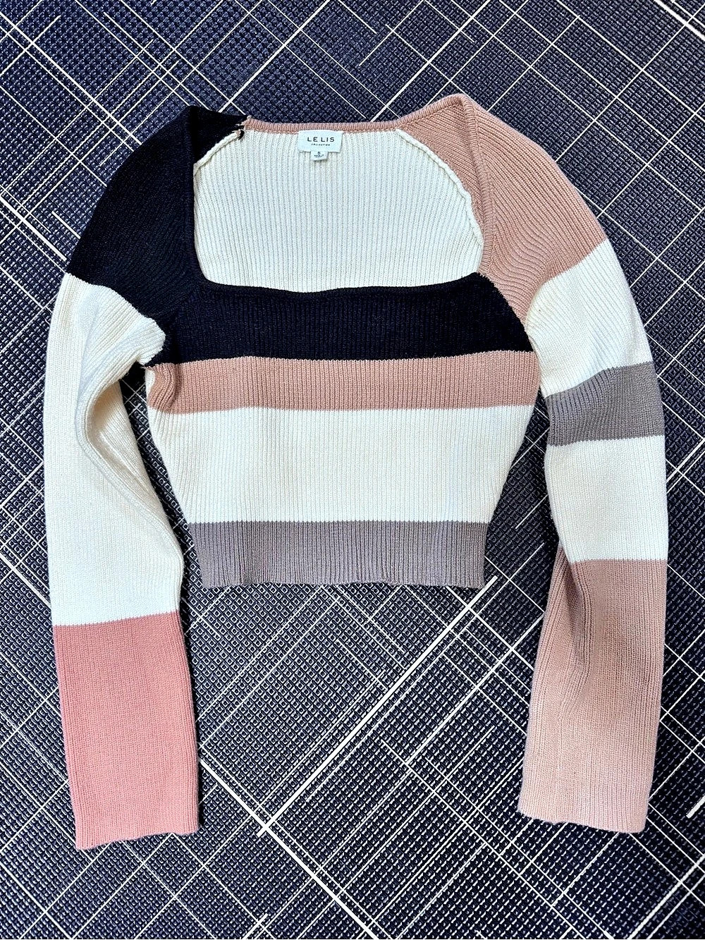 LE LIS Color Block Sweater in Black & Cream Size small